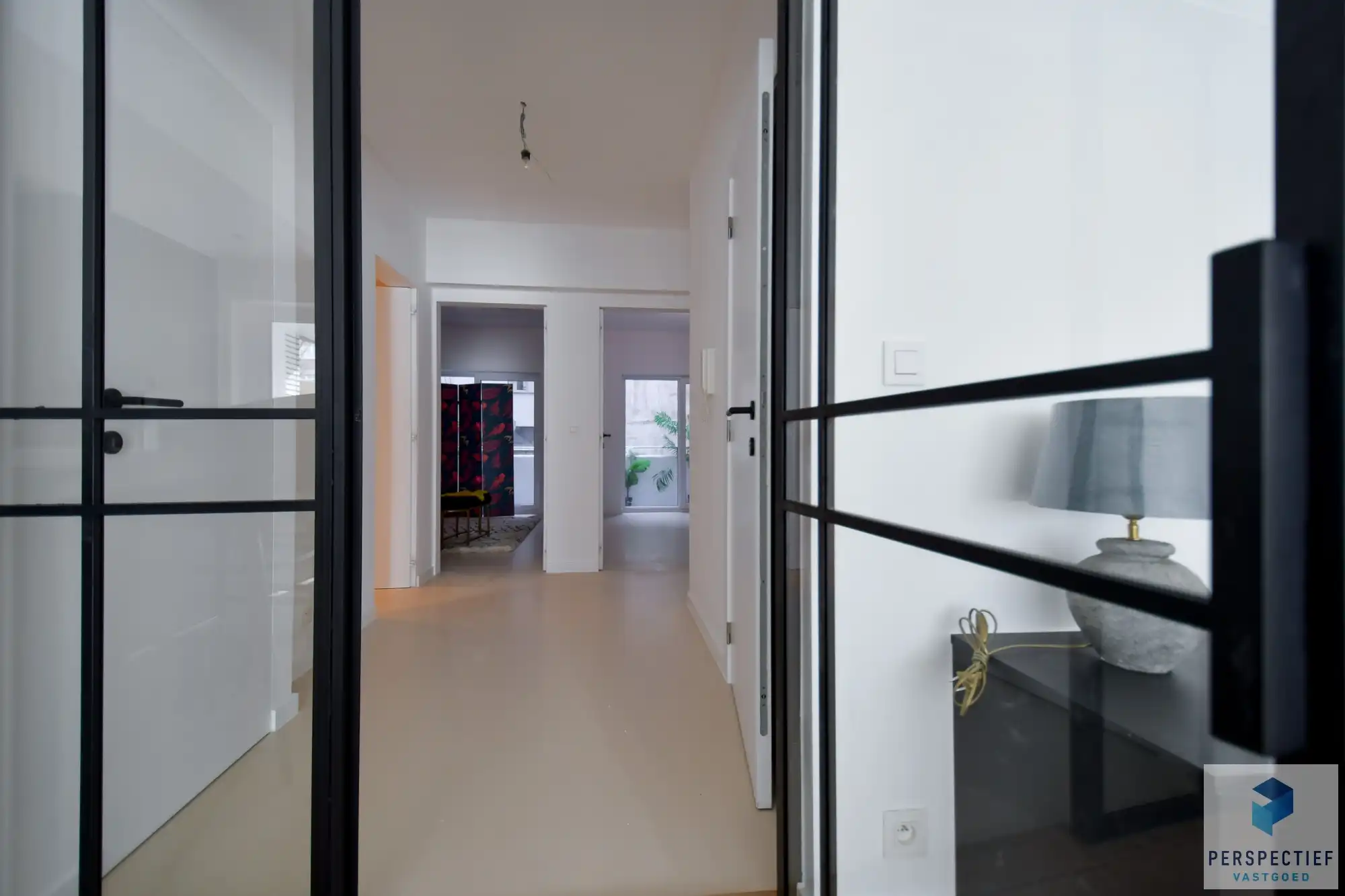 RUIM LICHTRIJK GERENOVEERD APPARTEMENT aan het LEOPOLD PARK foto 6