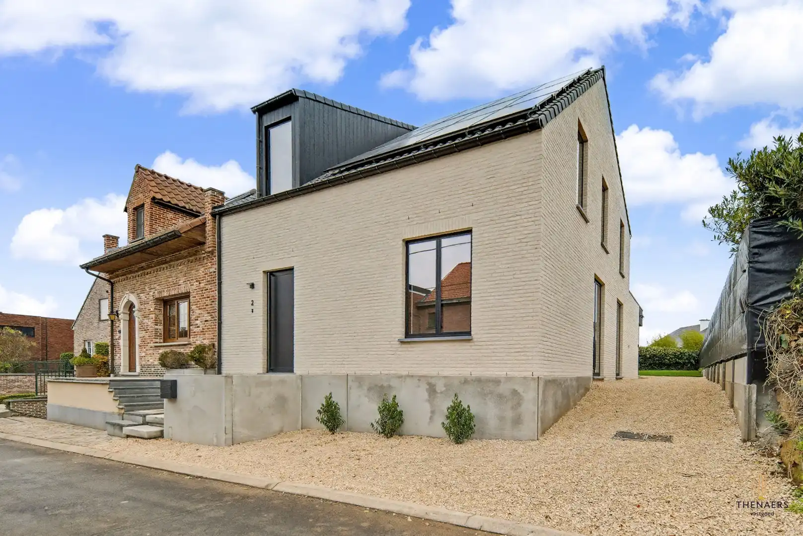 Nieuwbouwwoning met 3 slaapkamers en luxueuze afwerking. foto {{pictureIndex}}