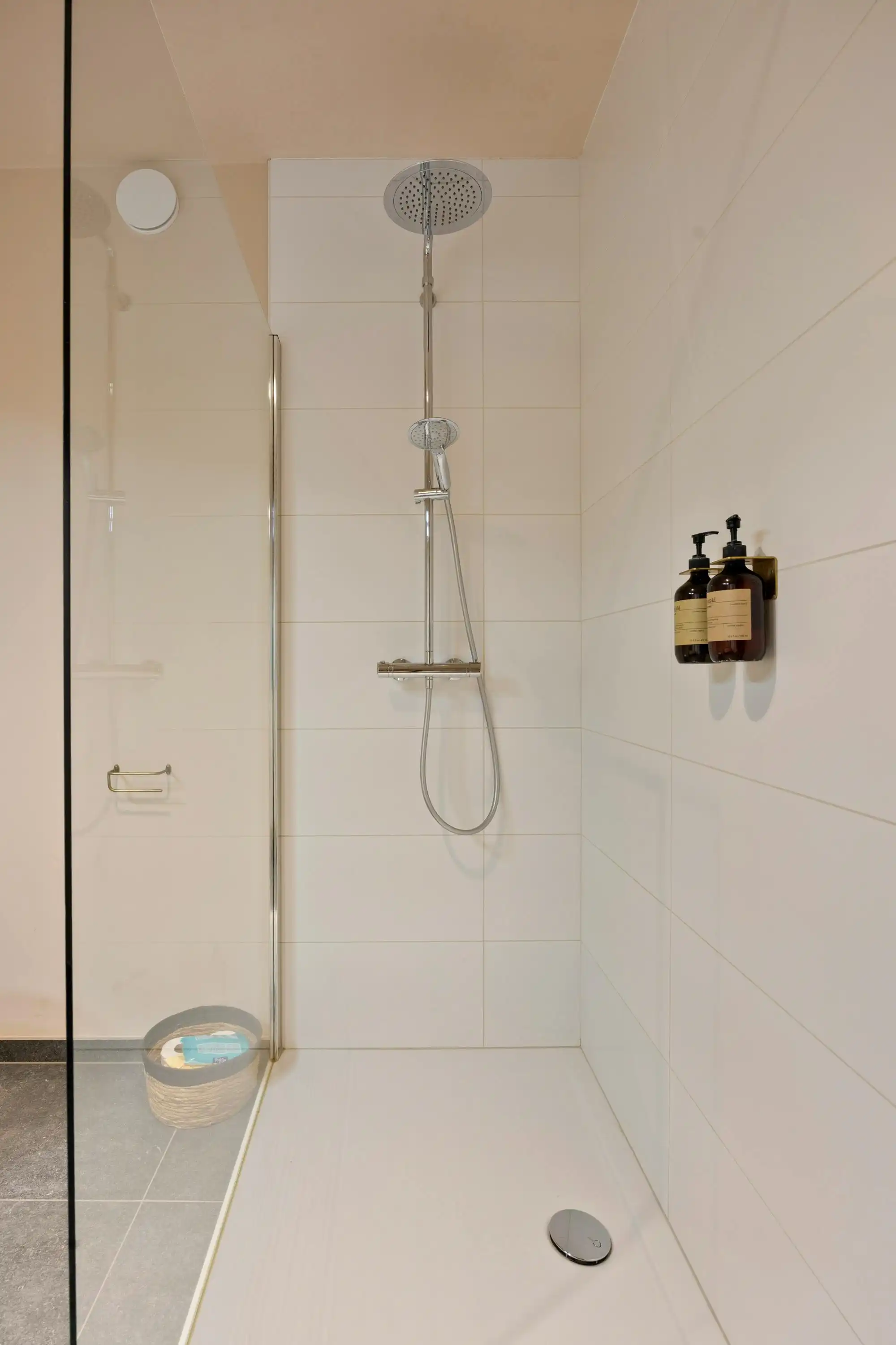 Tof instapklaar appartement met staanplaats te koop in Meer! foto 21