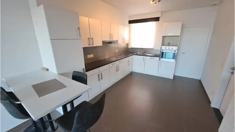 Ruime 3-slaapkamerwoning met GARAGE en TUIN te koop in Zuienkerke foto 4