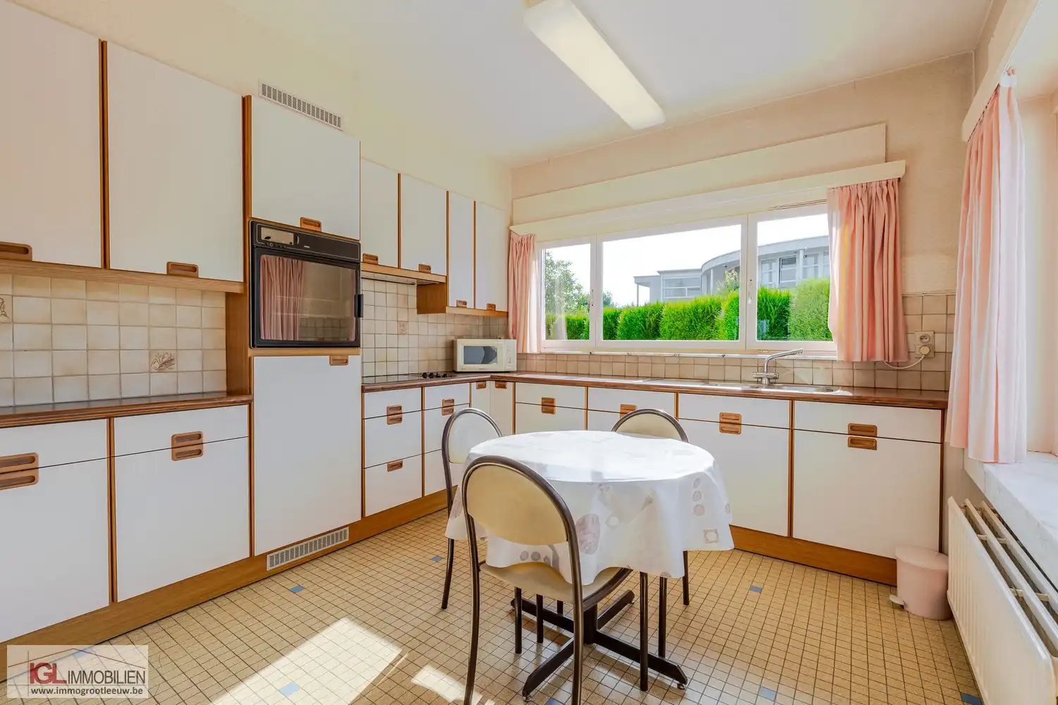 Villa te koop in hartje Sint-Pieters-Leeuw foto 6