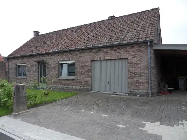 Rustig gelegen BUNGALOW, 2 slaapkamers / bureel, garage en tuin op 4 are 66 ca foto 23