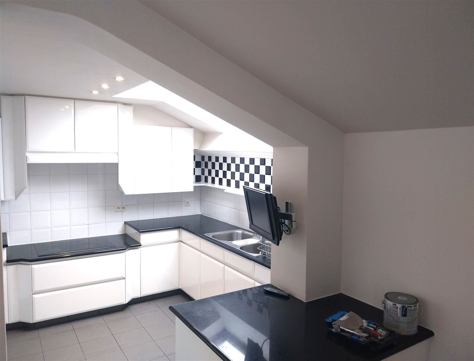 TE HUUR: Ruim appartement met 3 slaapkamers te Genk! foto 12