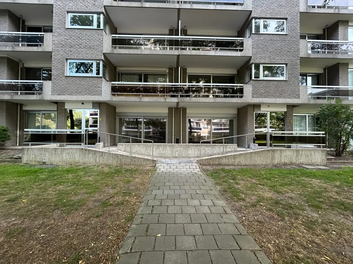 Twee volledig gerenoveerde 2-slaapkamerappartement met terras van 36 m² foto {{pictureIndex}}