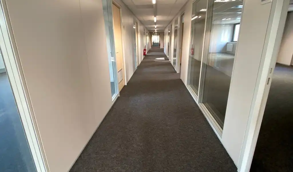 Volledig vernieuwde kantoren te huur in Zwijnaarde foto 11