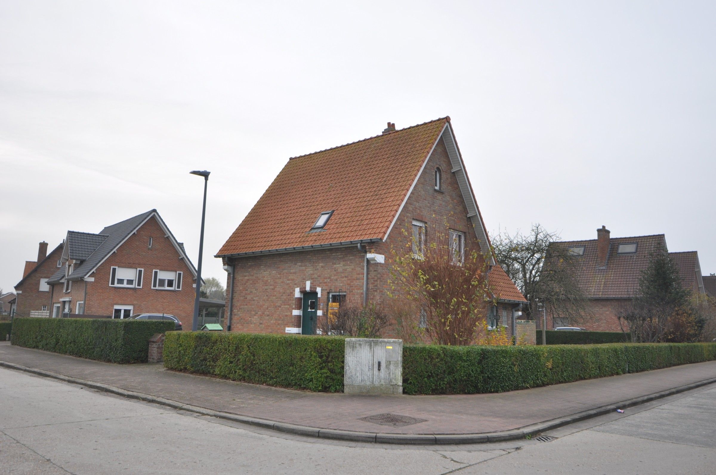 Hoekwoning met grote zonnige tuin te Zandvoorde ! foto 12