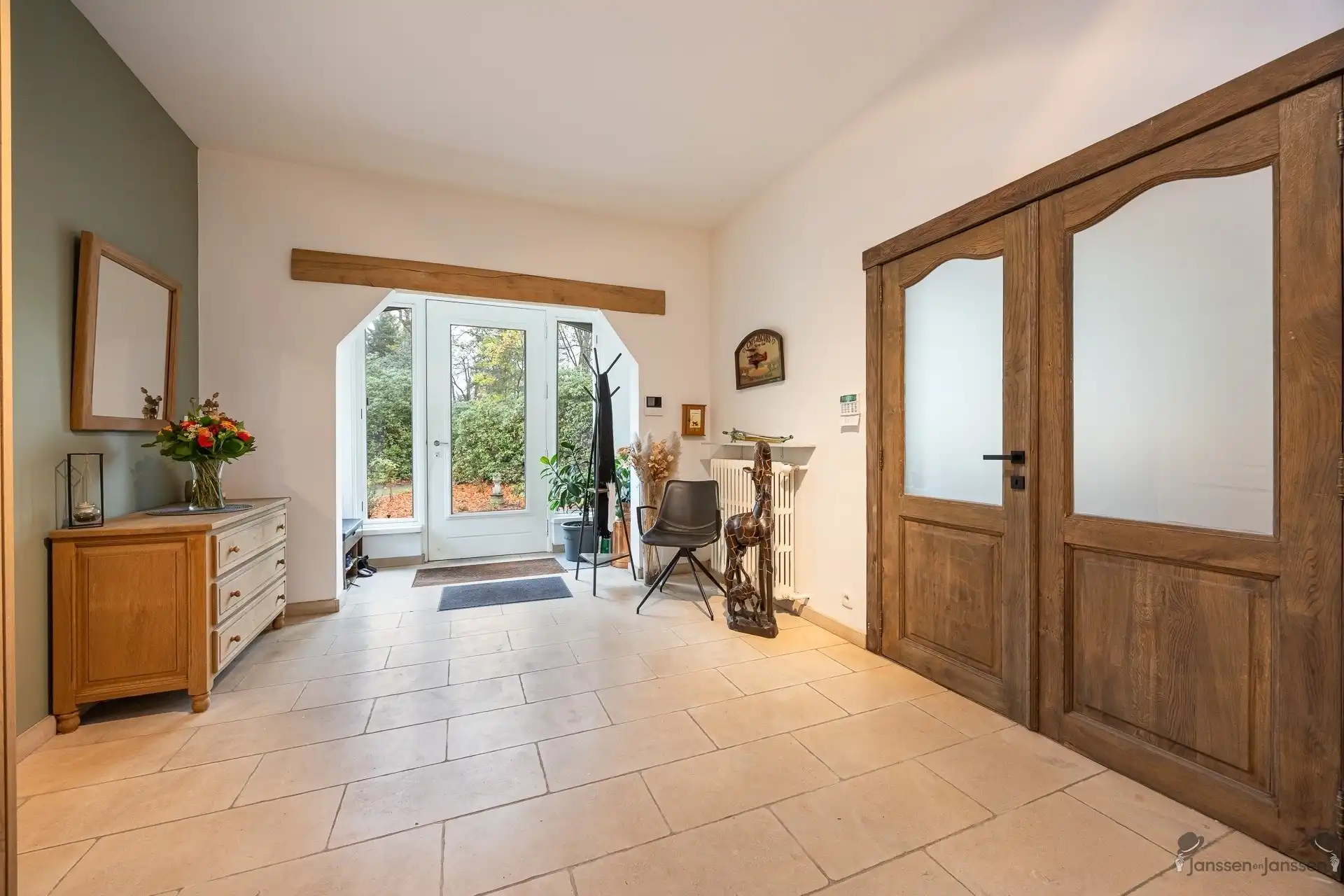 Exclusieve villa op 10.500 m² op residentiële toplocatie foto 5