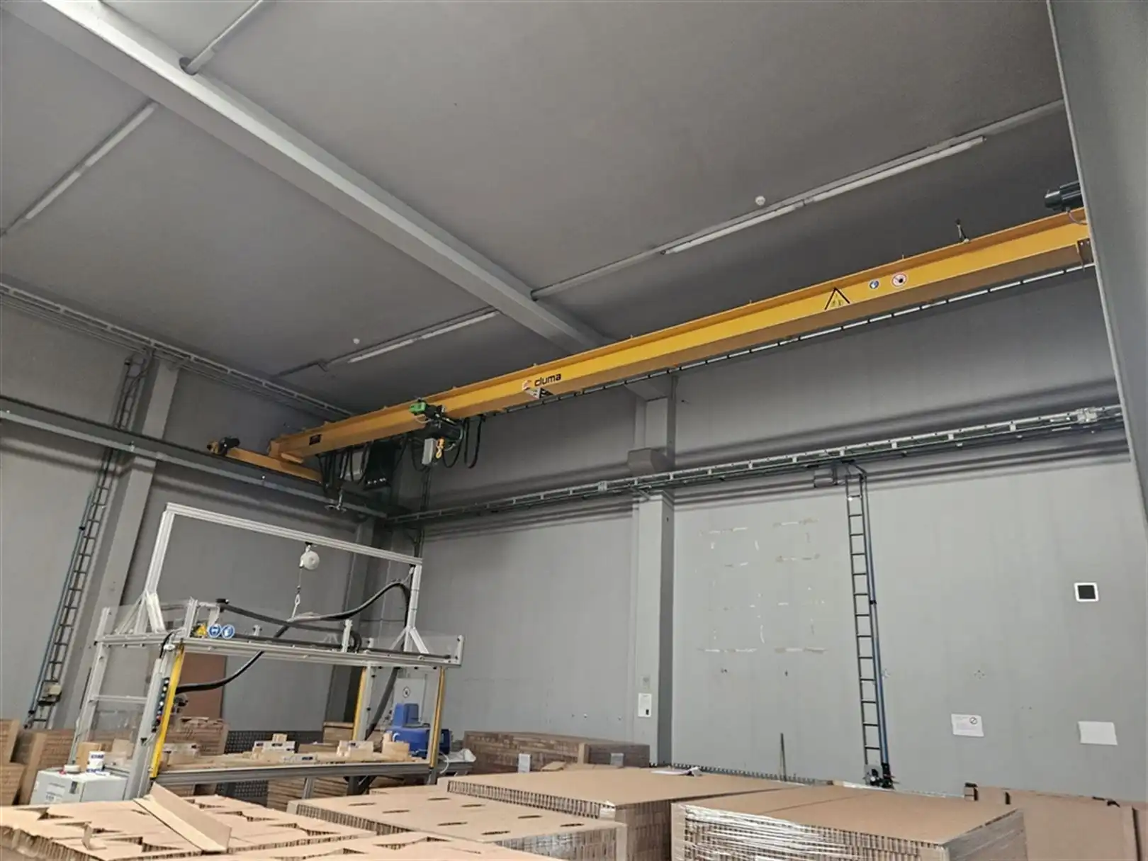 Magazijn met kantoor en verhard terrein te Desteldonk foto 8