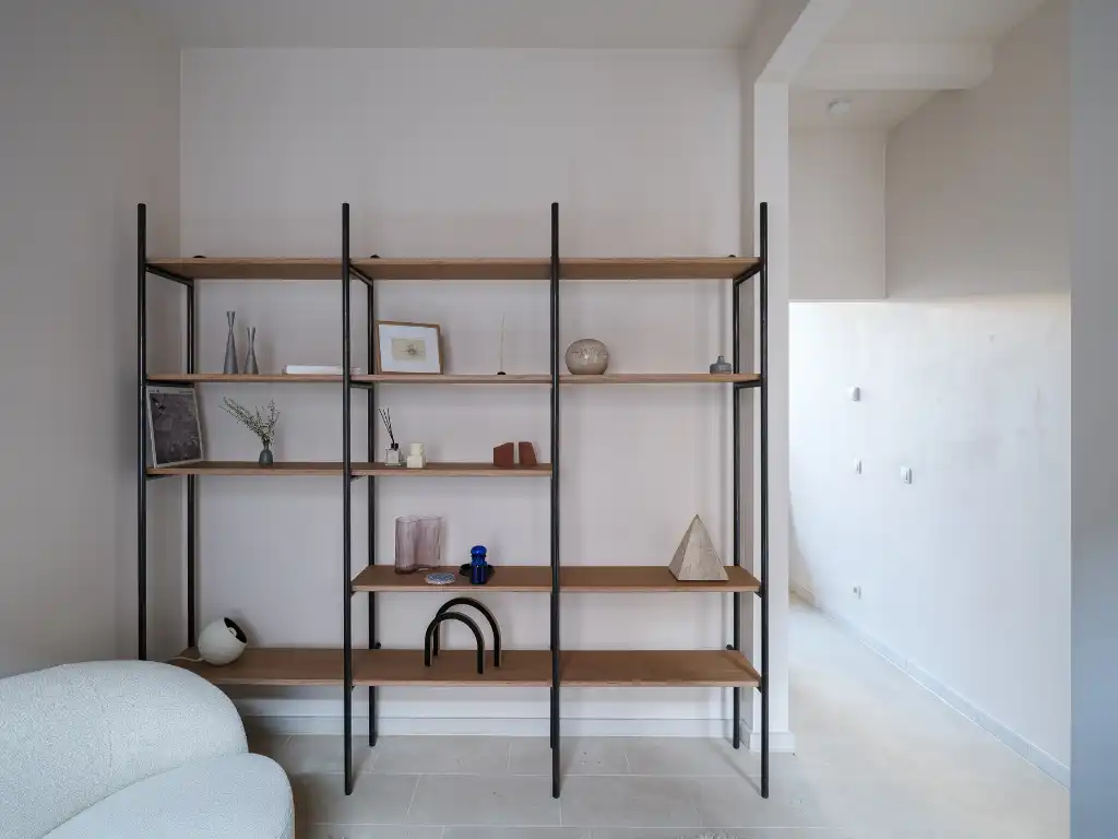 Architecturaal gerenoveerde, compacte woning met stadskoer naar de hand van ‘Hanne & Sam Architecten’ met 2 volwaardige slaapkamers op een boogscheut van Gent. foto 6