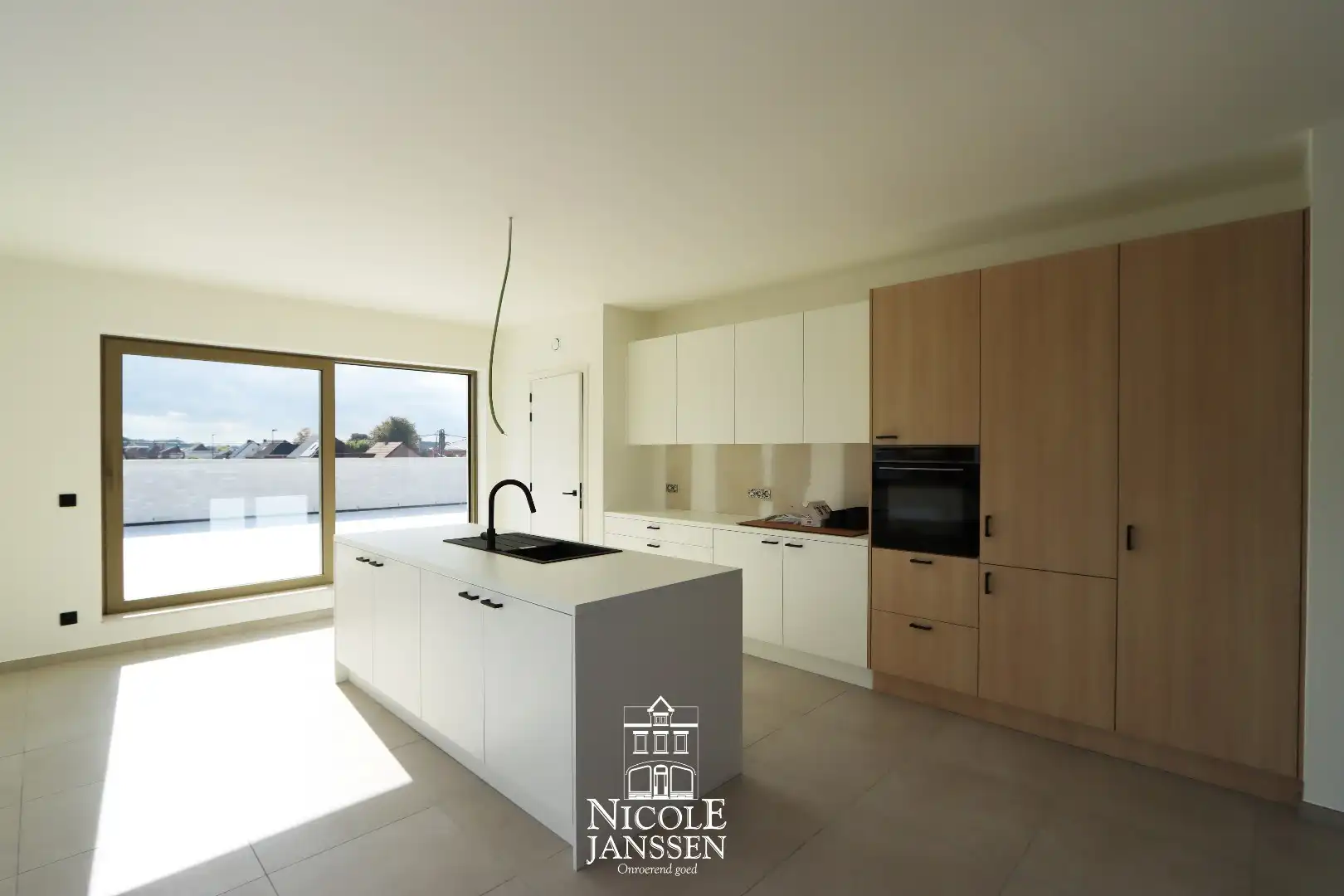 Penthouse met twee autostandplaatsen foto 6