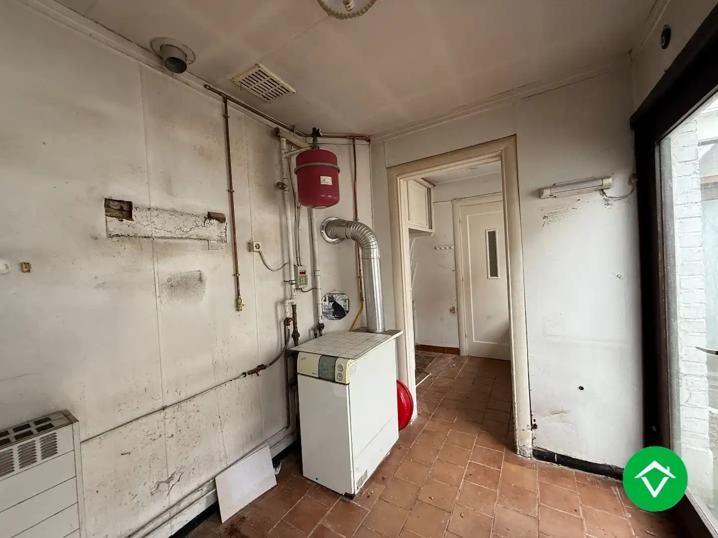 Rijwoning met 3 slaapkamers en tuin op centrale ligging te Roeselare foto 9