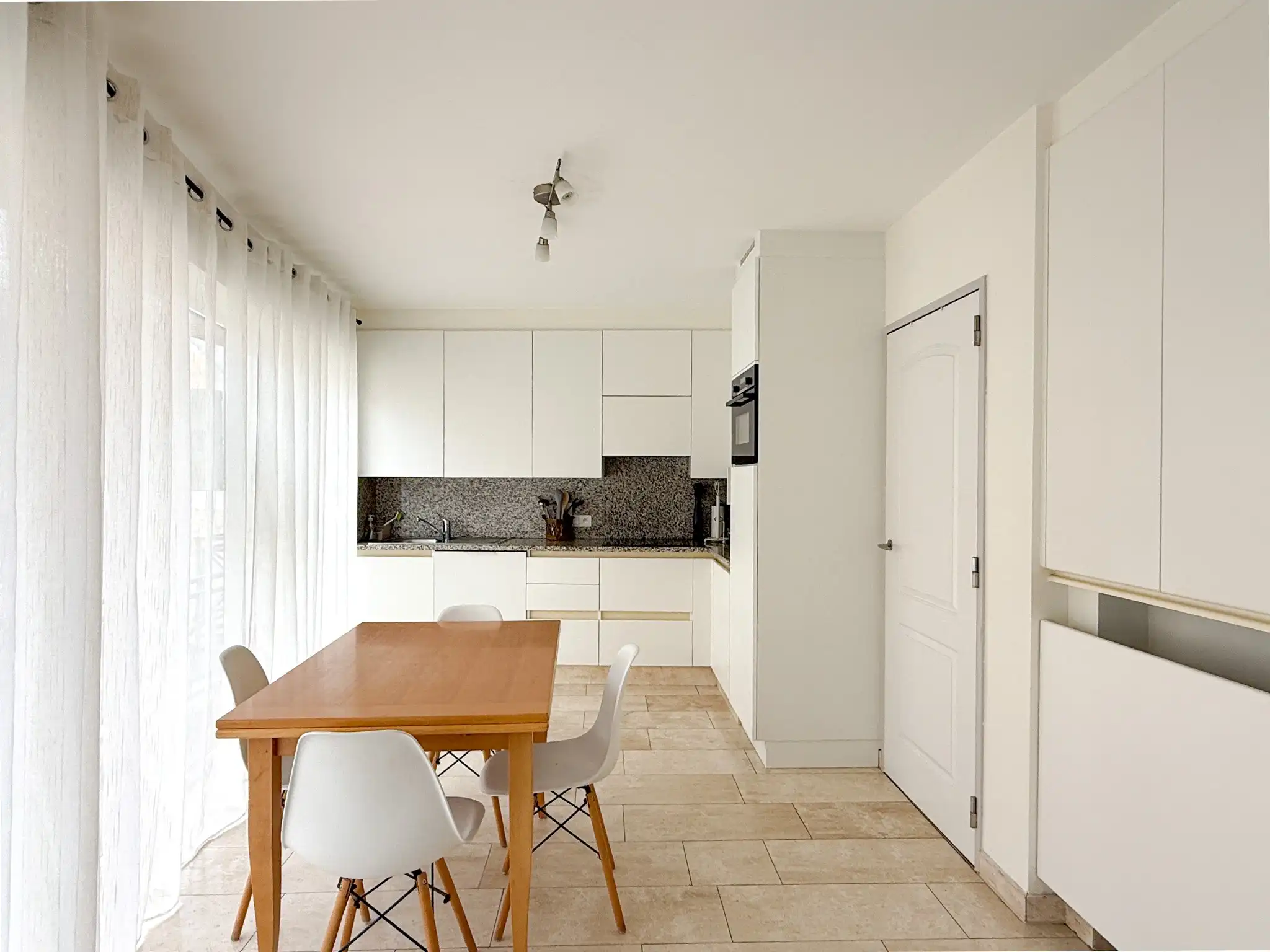 Lichtrijk appartement in centrum Beveren met 2 slaapkamers en 2 terrassen foto 7