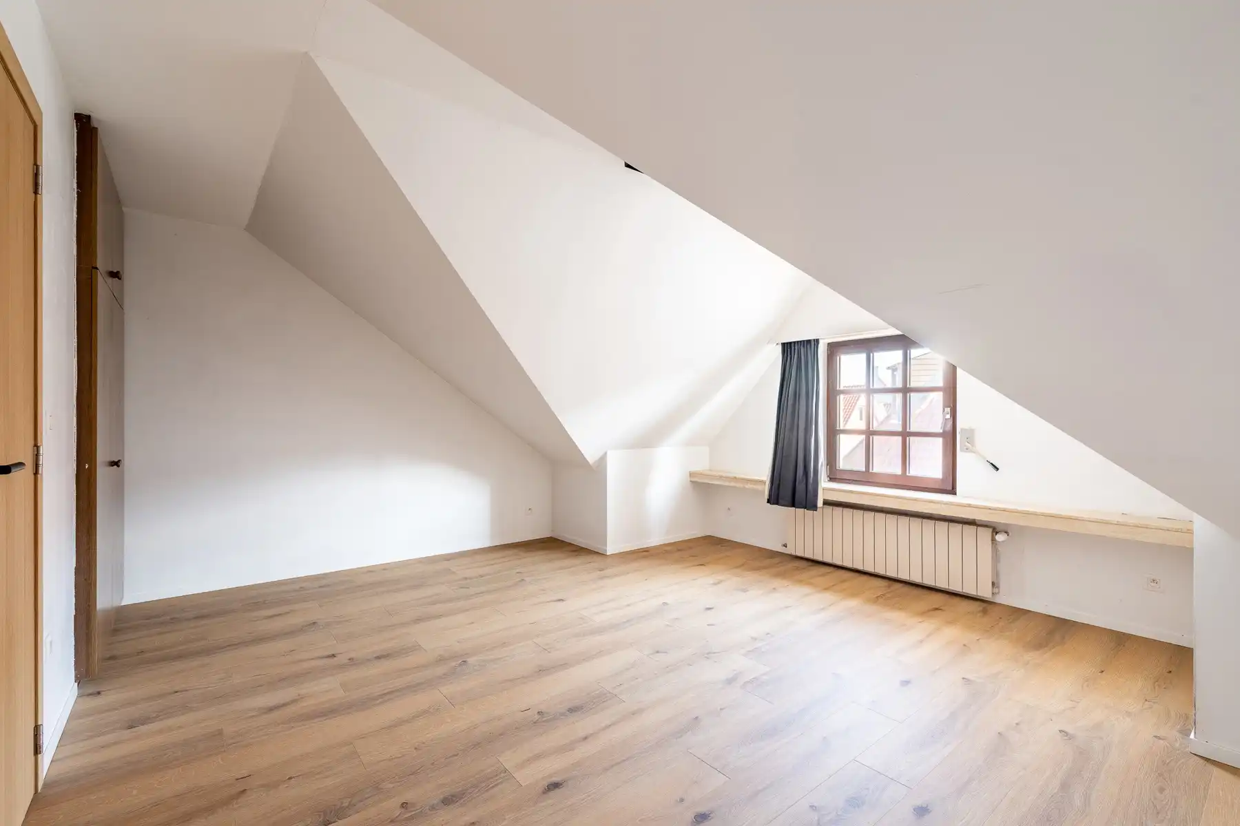 Pittoreske ongemeubelde woning met garage gelegen in Oud Knokke foto 13