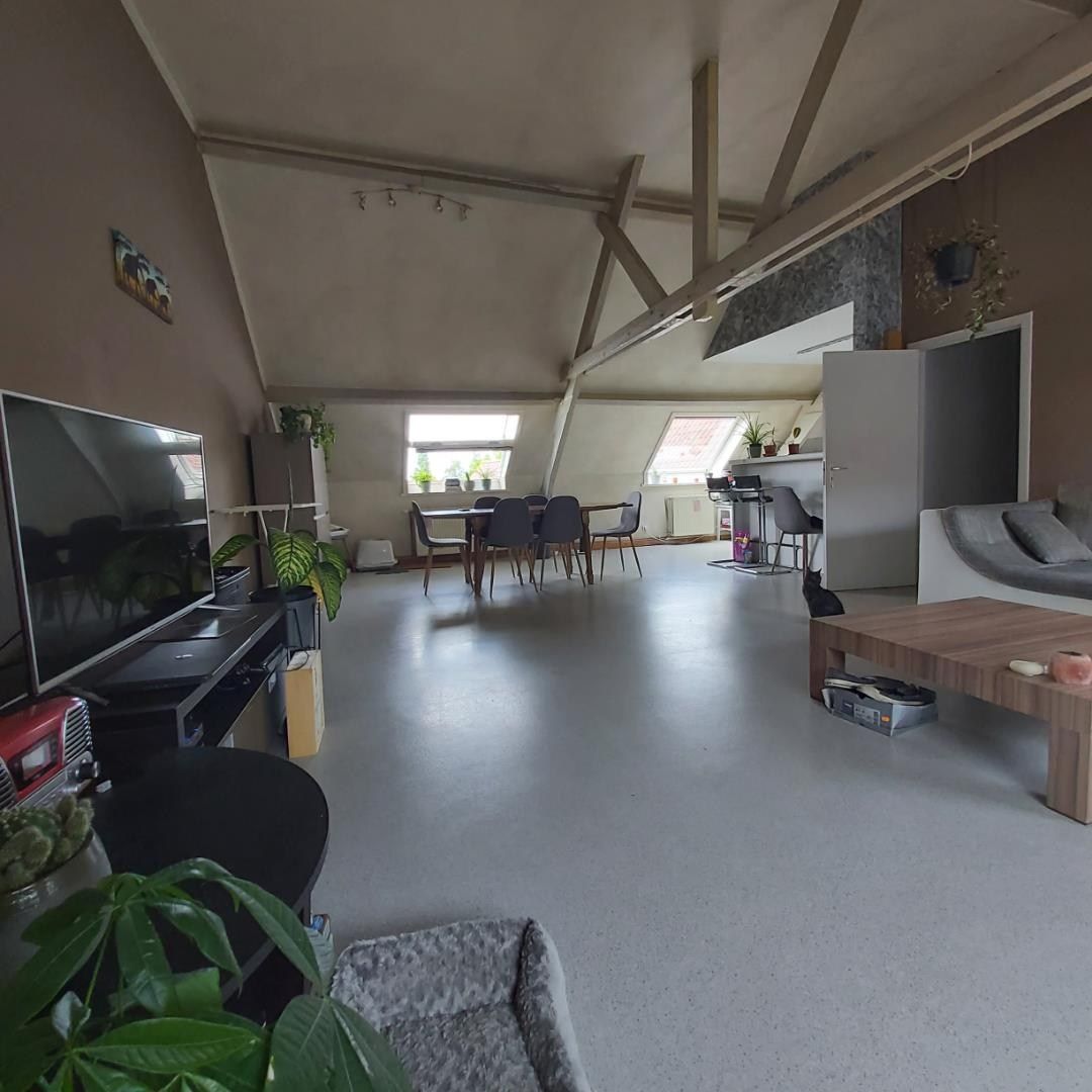 Gezellig dakappartement met 2 slaapkamers en staanplaats foto 2