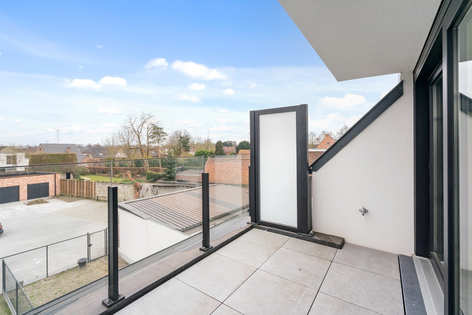 RUIM APPARTEMENT MET 3 SLAAPKAMERS foto 16