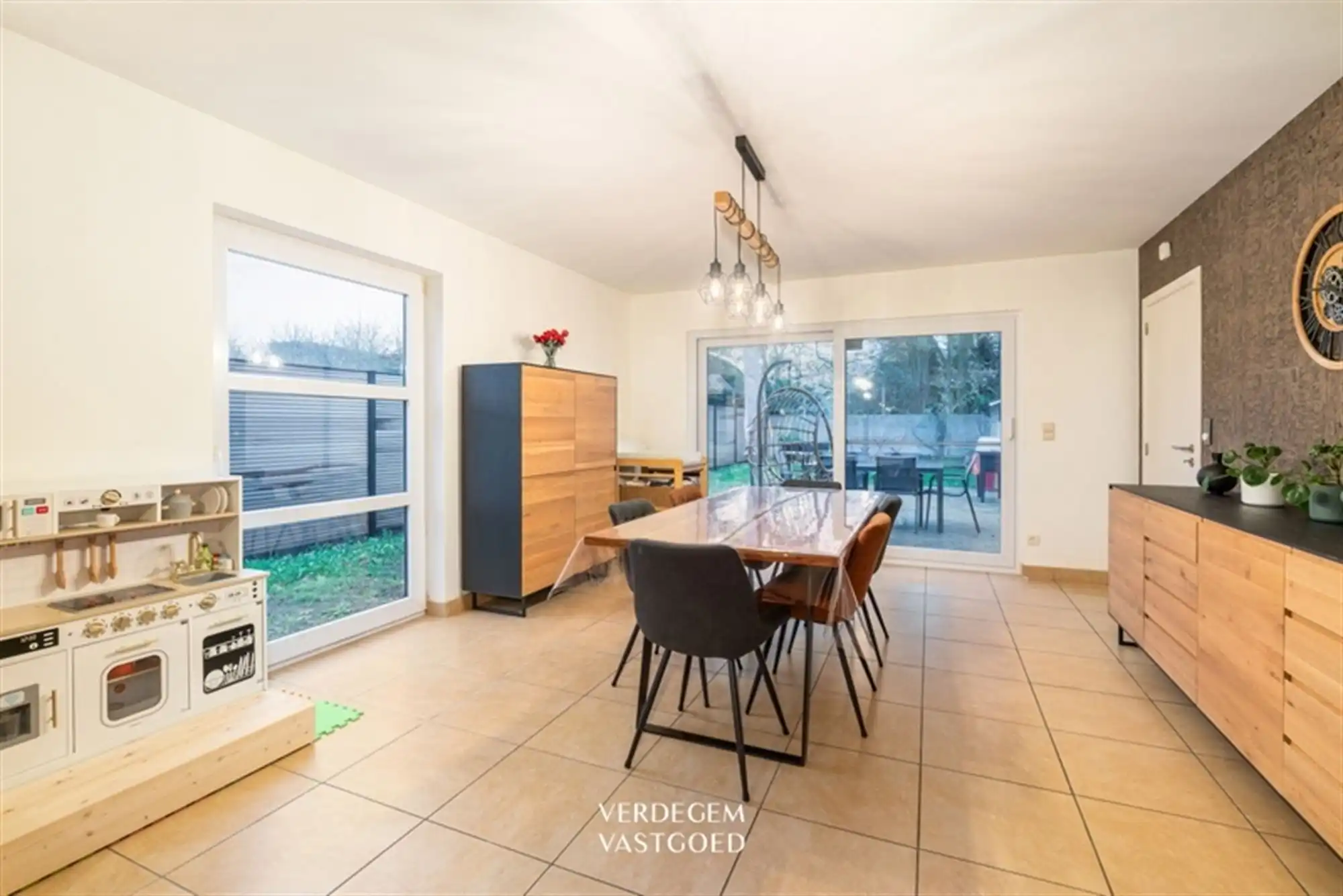 Fijne woning met 3 slaapkamers en mooie tuin in rustige woonbuurt foto 4