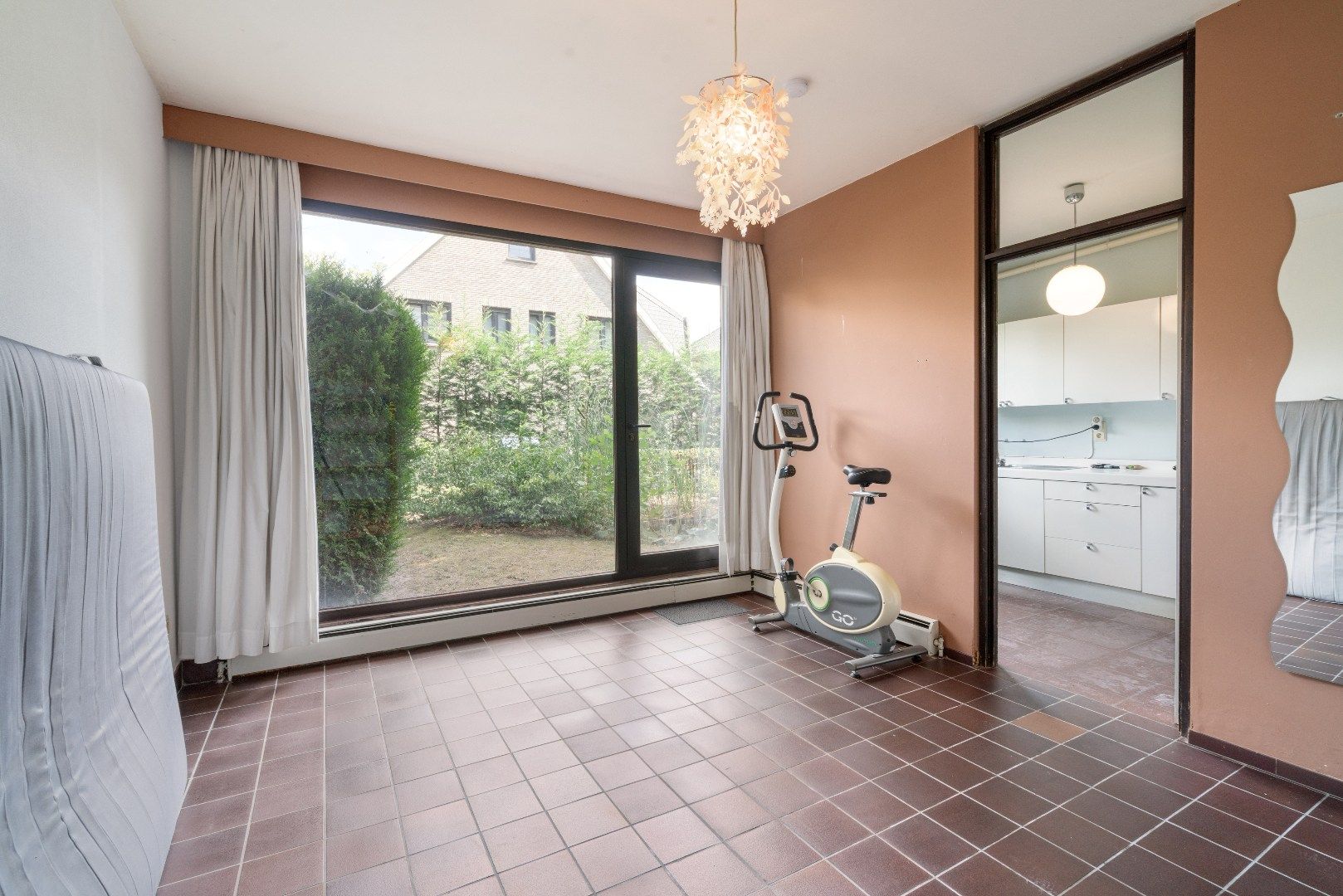Architecturale woning met garage en ruime tuin! foto 5