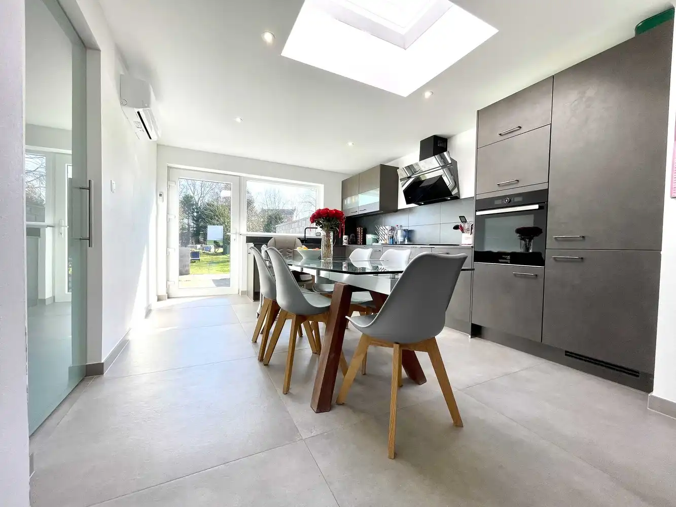 Grotendeels gerenoveerde woning in het landelijke Jeuk foto 2