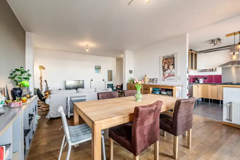--- NIEUW --- Gunstig gelegen lichtrijk appartement met 2 slaapkamers. foto 4