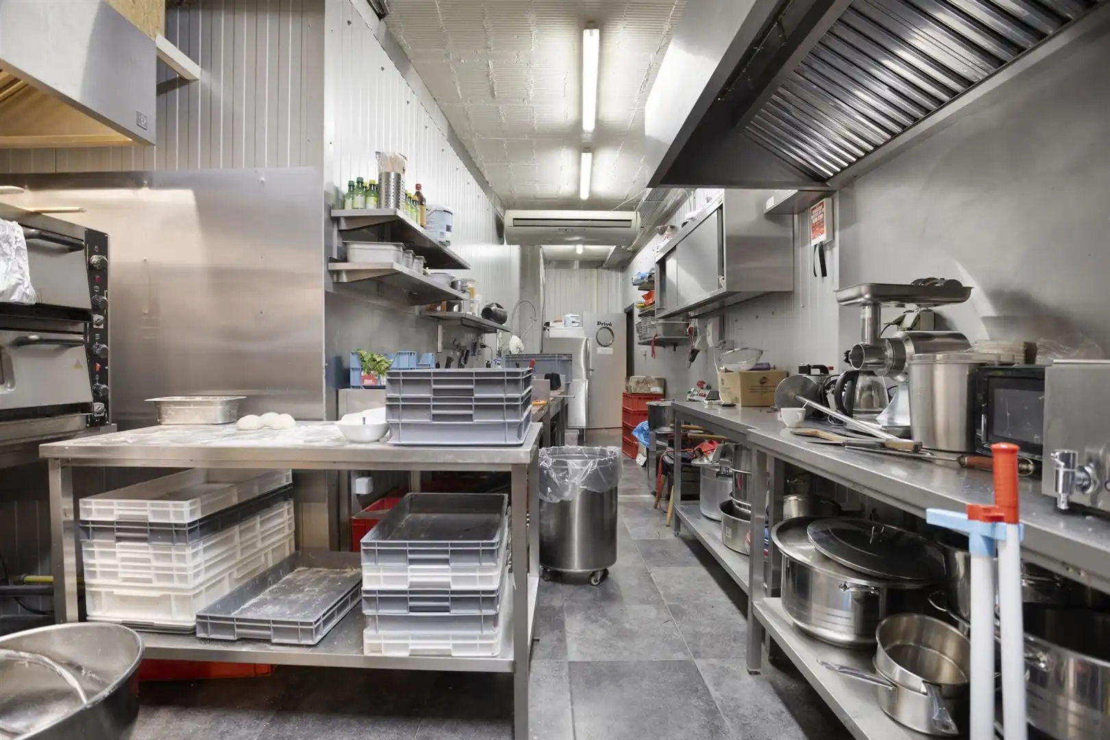 TE KOOP: Opbrengsteigendom in het centrum van Heusden-Zolder! foto 8