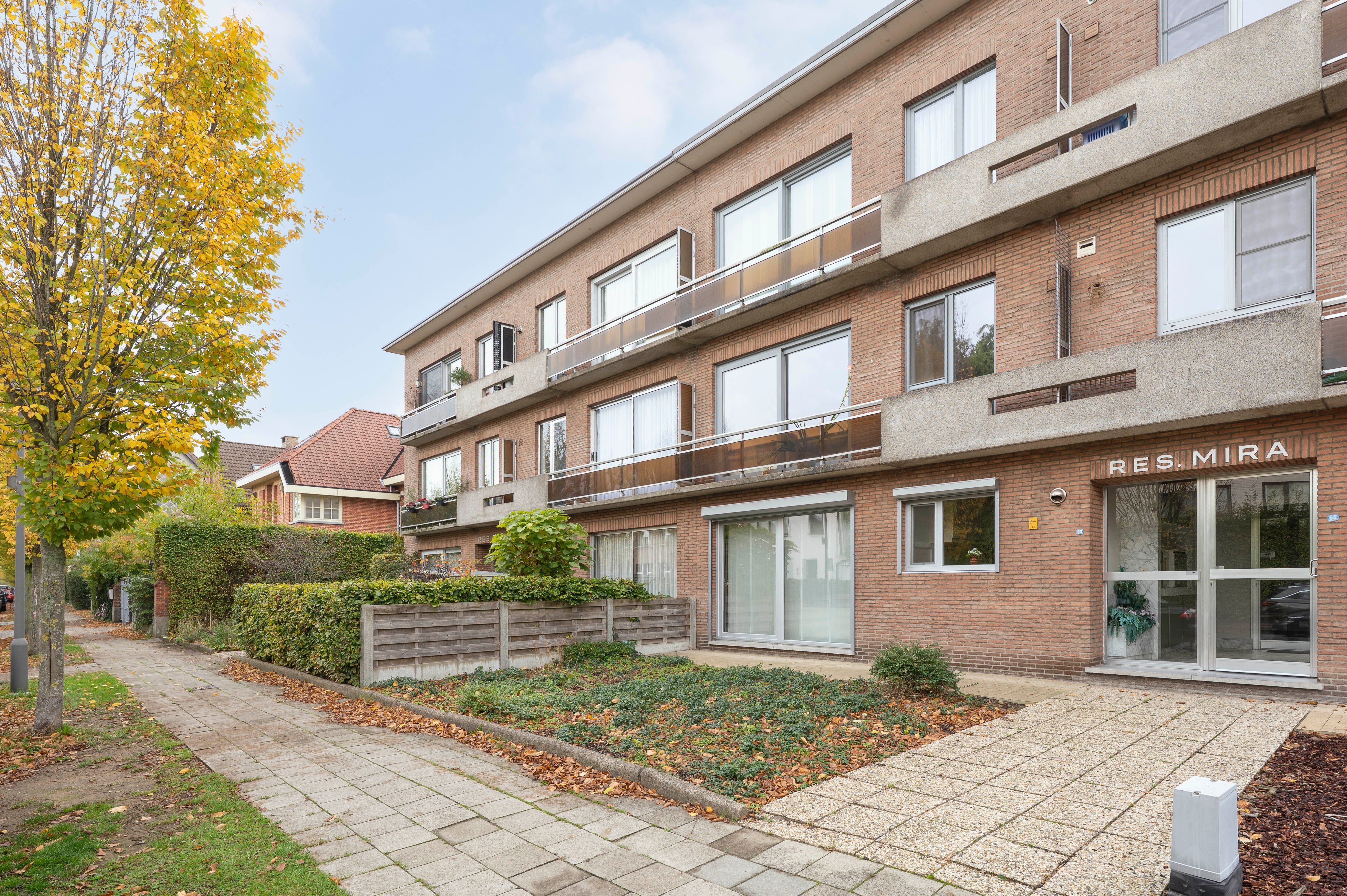 Verzorgd gelijkvloers appartement met 2 slaapkamers en tuin op toplocatie in Ekeren-Mariaburg! foto {{pictureIndex}}
