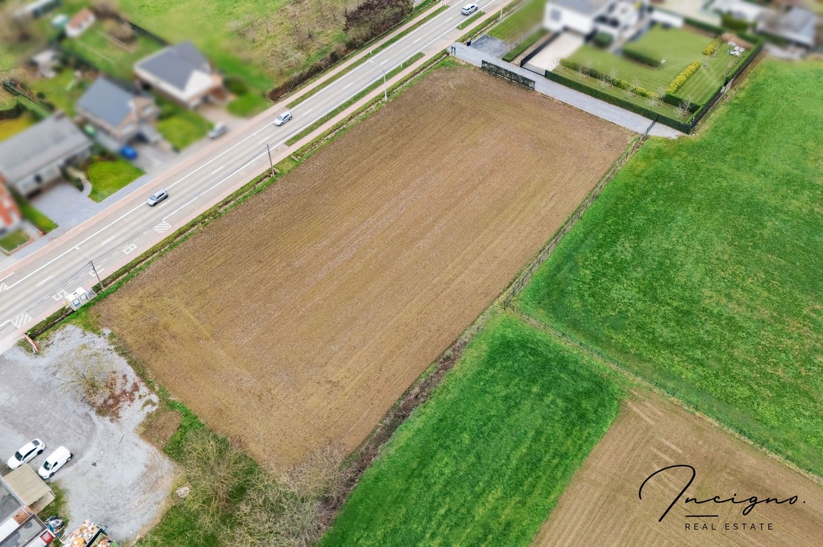 Handelspand met woonst met uitstekende visibiliteit foto 13