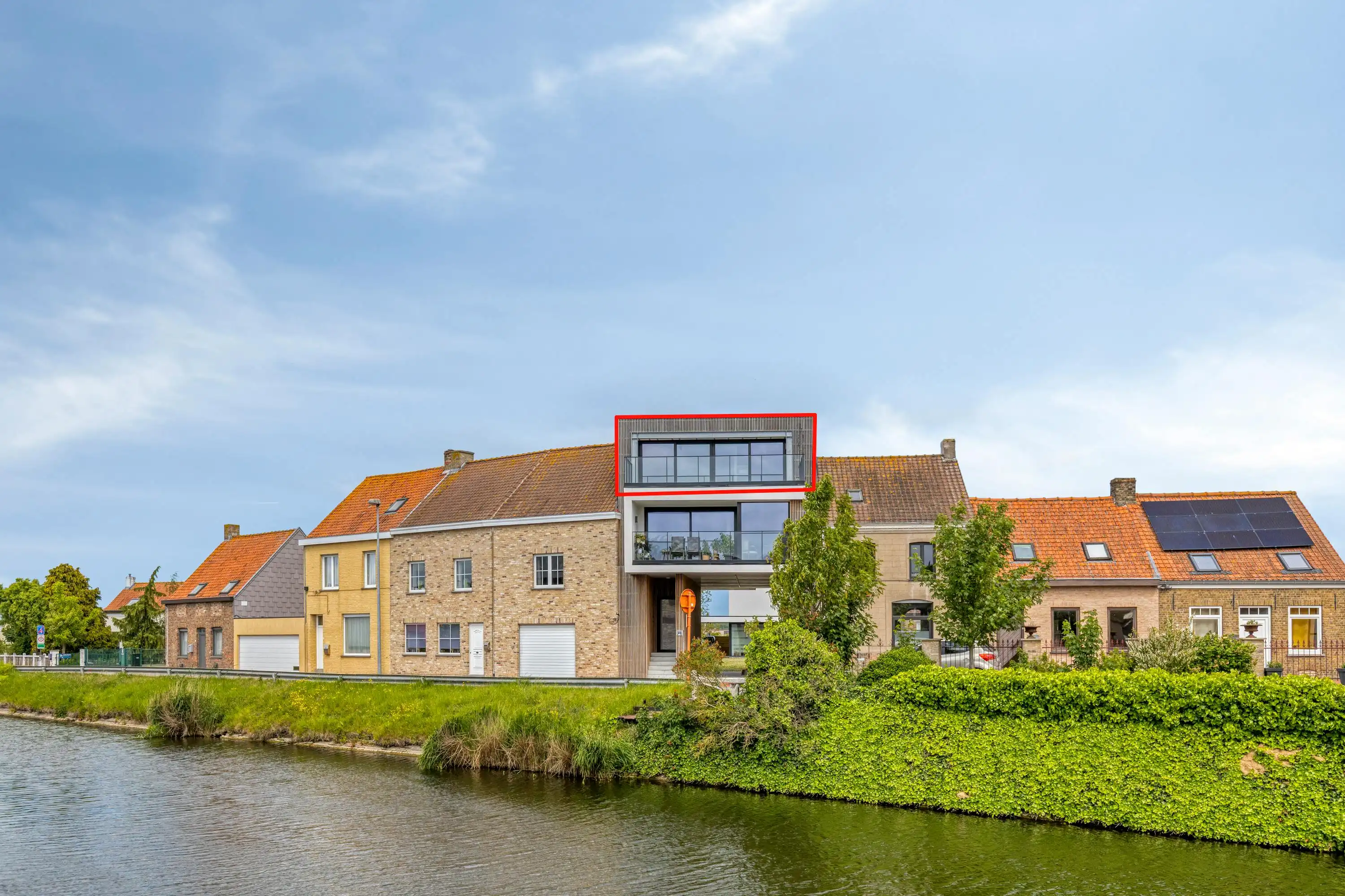Appartement met één slaapkamer en ruim terras over het water foto {{pictureIndex}}