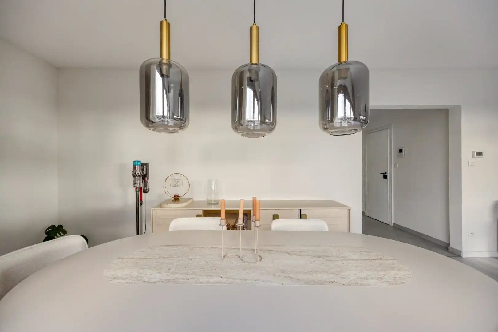 Vernieuwd en instapklaar appartement met 3 slaapkamers in Tongeren centrum foto 9