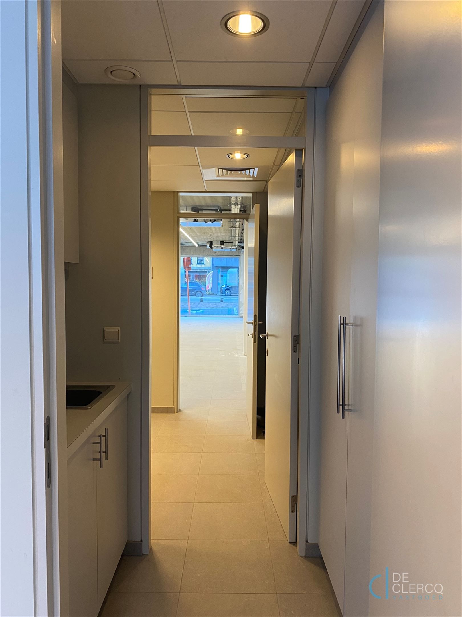 Ruim kantoor met parking te huur in centrum Lochristi!  foto 6