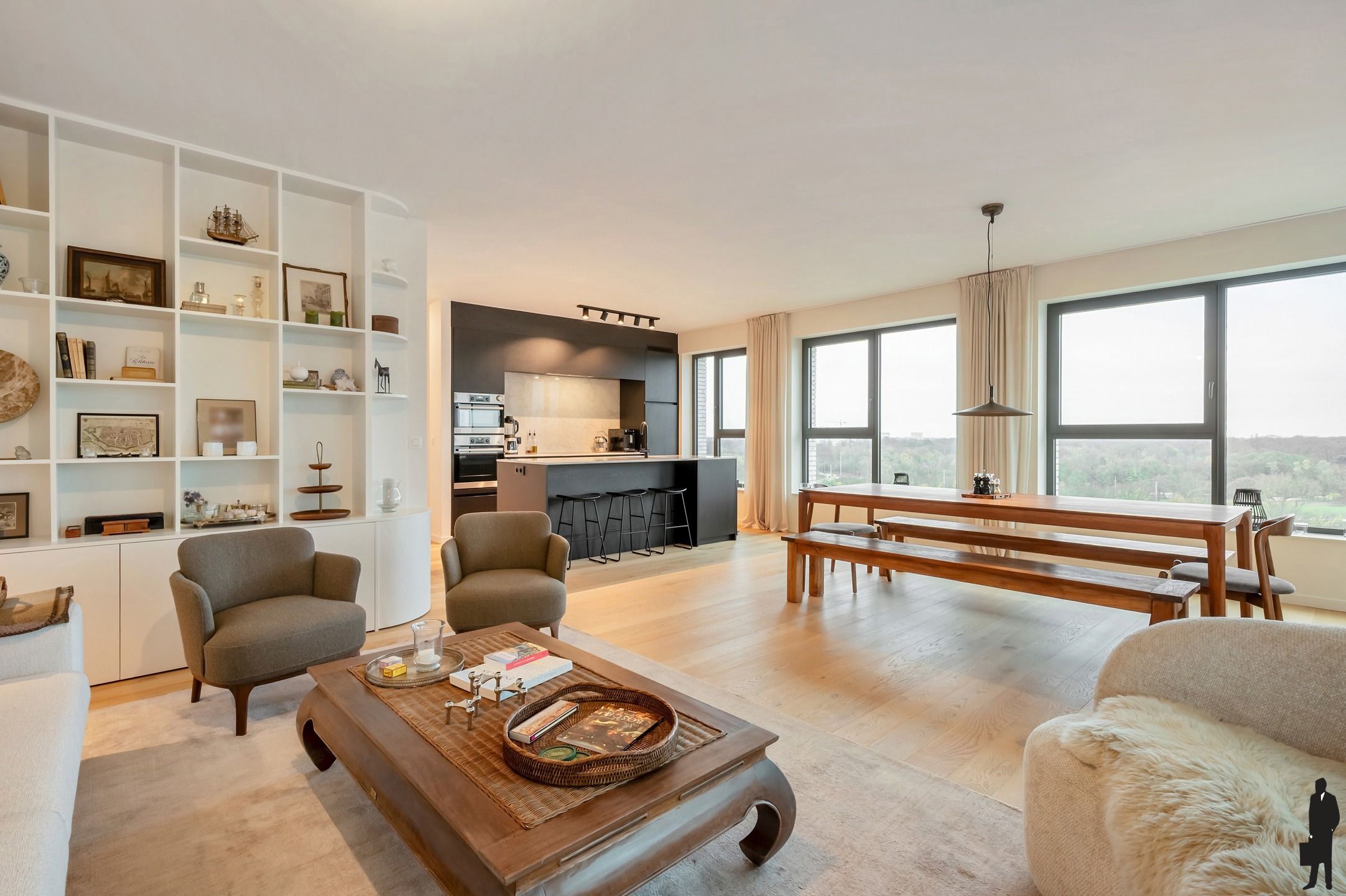 Exclusief hoekappartement op de 11de verdieping met terras en prachtige zichten.  foto {{pictureIndex}}