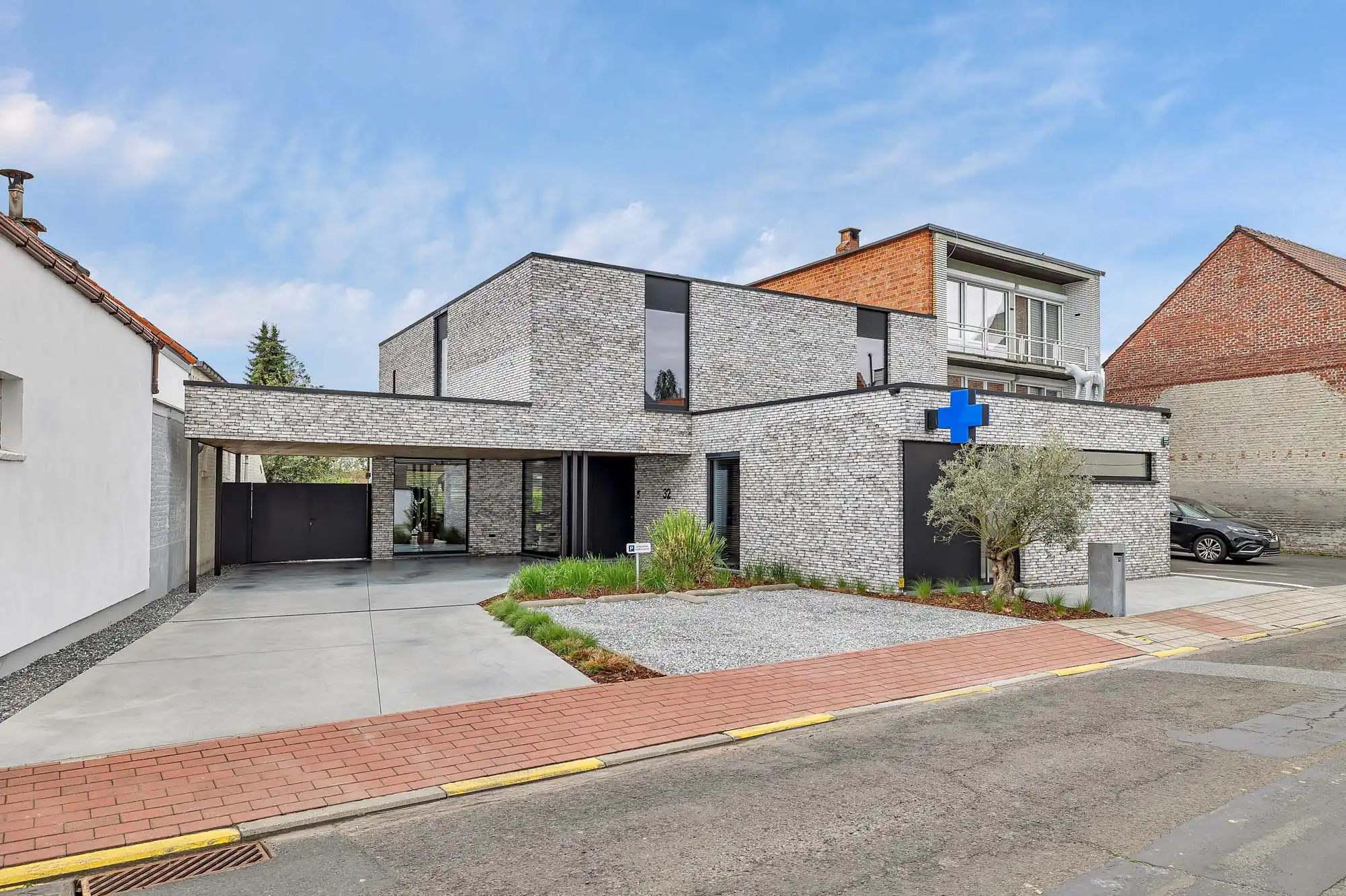 Villa met praktijk of mogelijkheid kangoeroewoning foto {{pictureIndex}}