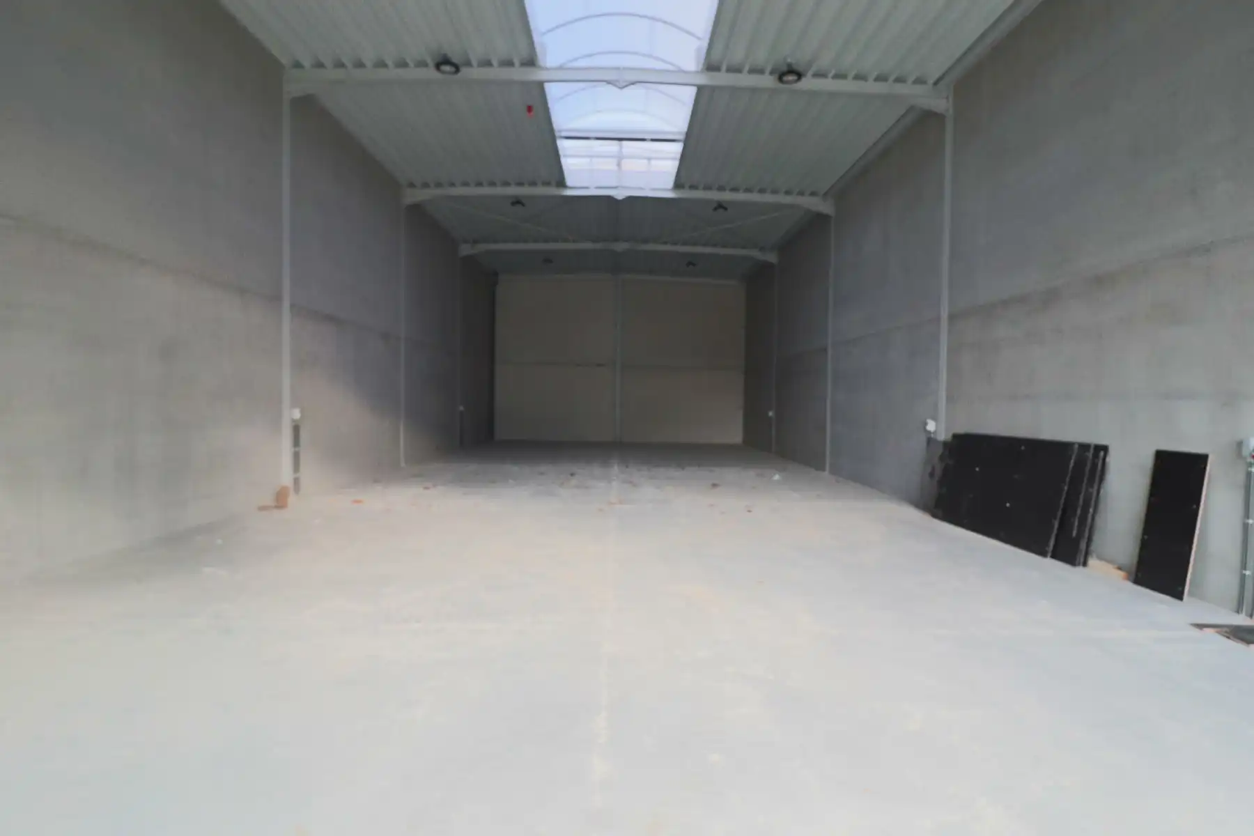 Een nieuwbouw opslag- / bedrijfsruimte van 275 m². foto 2