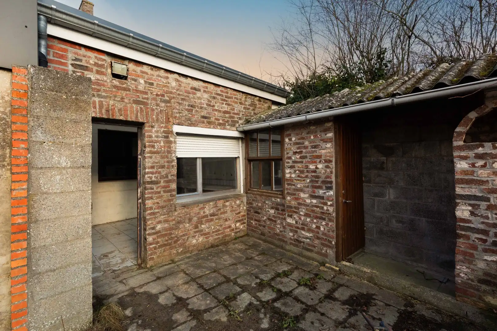 Woning in het centrum met loods of magazijn foto 25