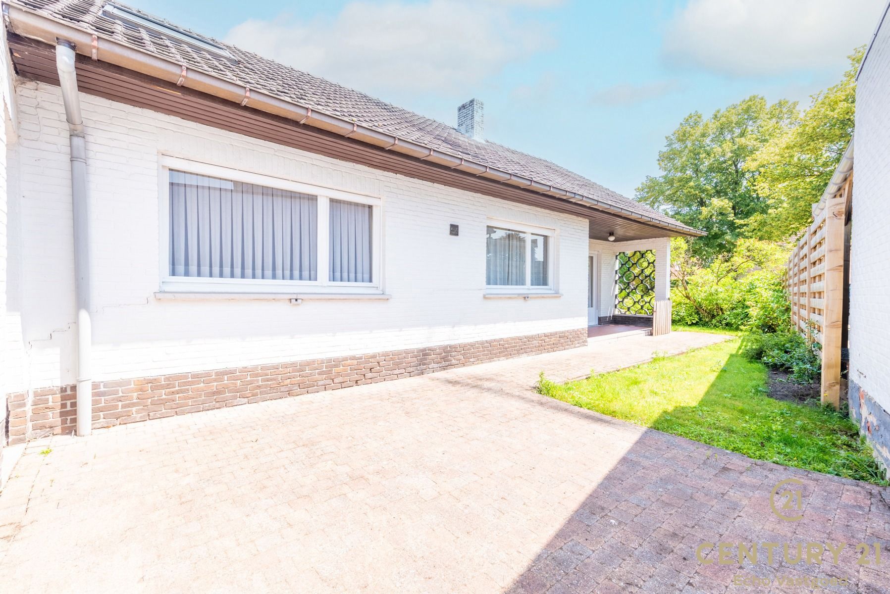 Charmante te renoveren laagbouwwoning op fraai hoekperceel foto 21
