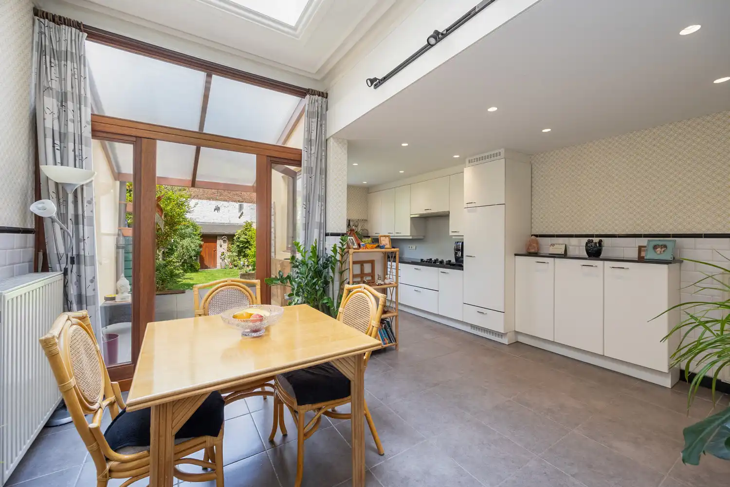 Karaktervolle, instapklare herenwoning met heerlijke stadstuin op toplocatie te Antwerpen-Zuid foto 10