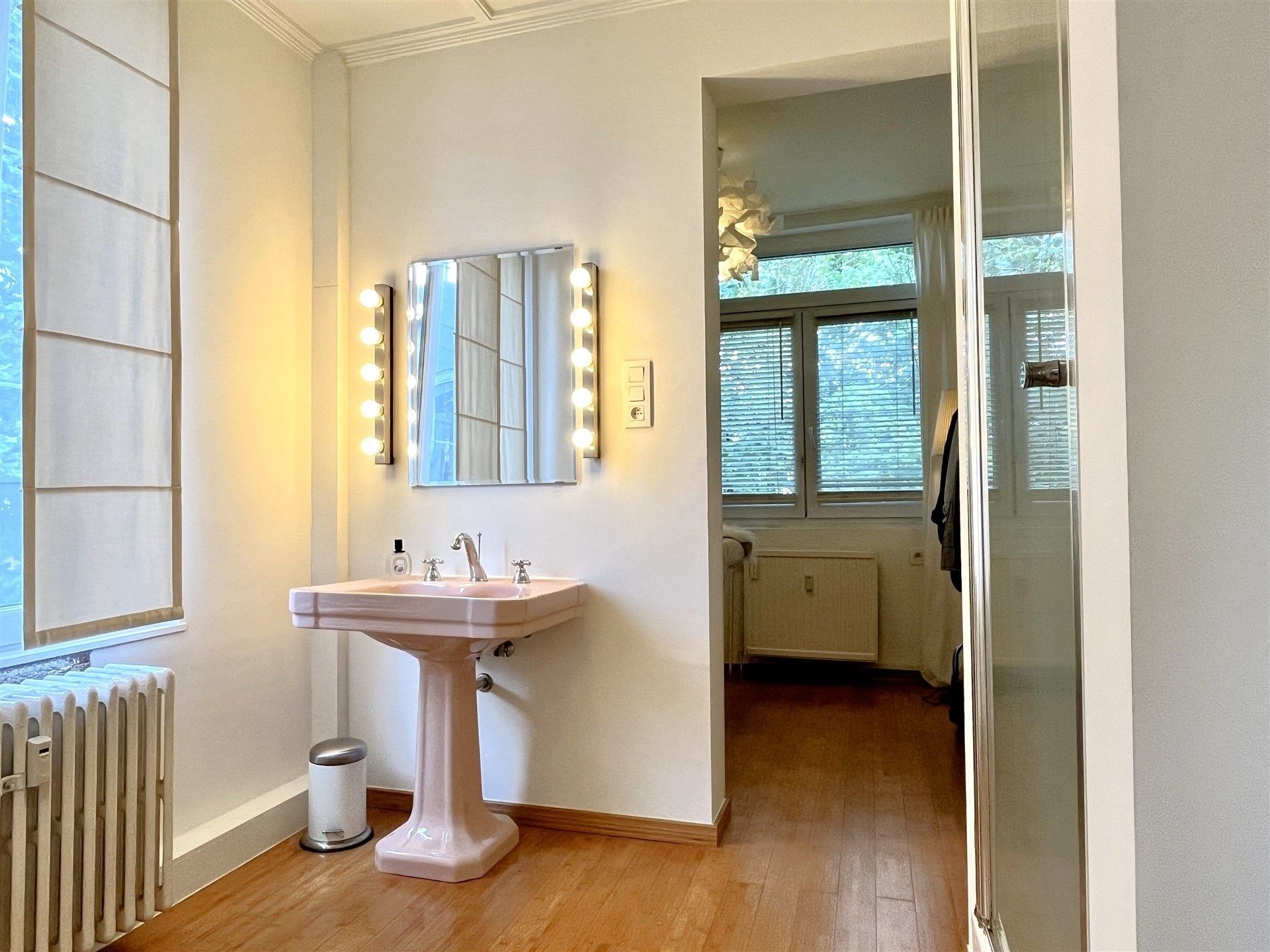 Prachtig gemeubelde studio in authentiek herenhuis! foto 4