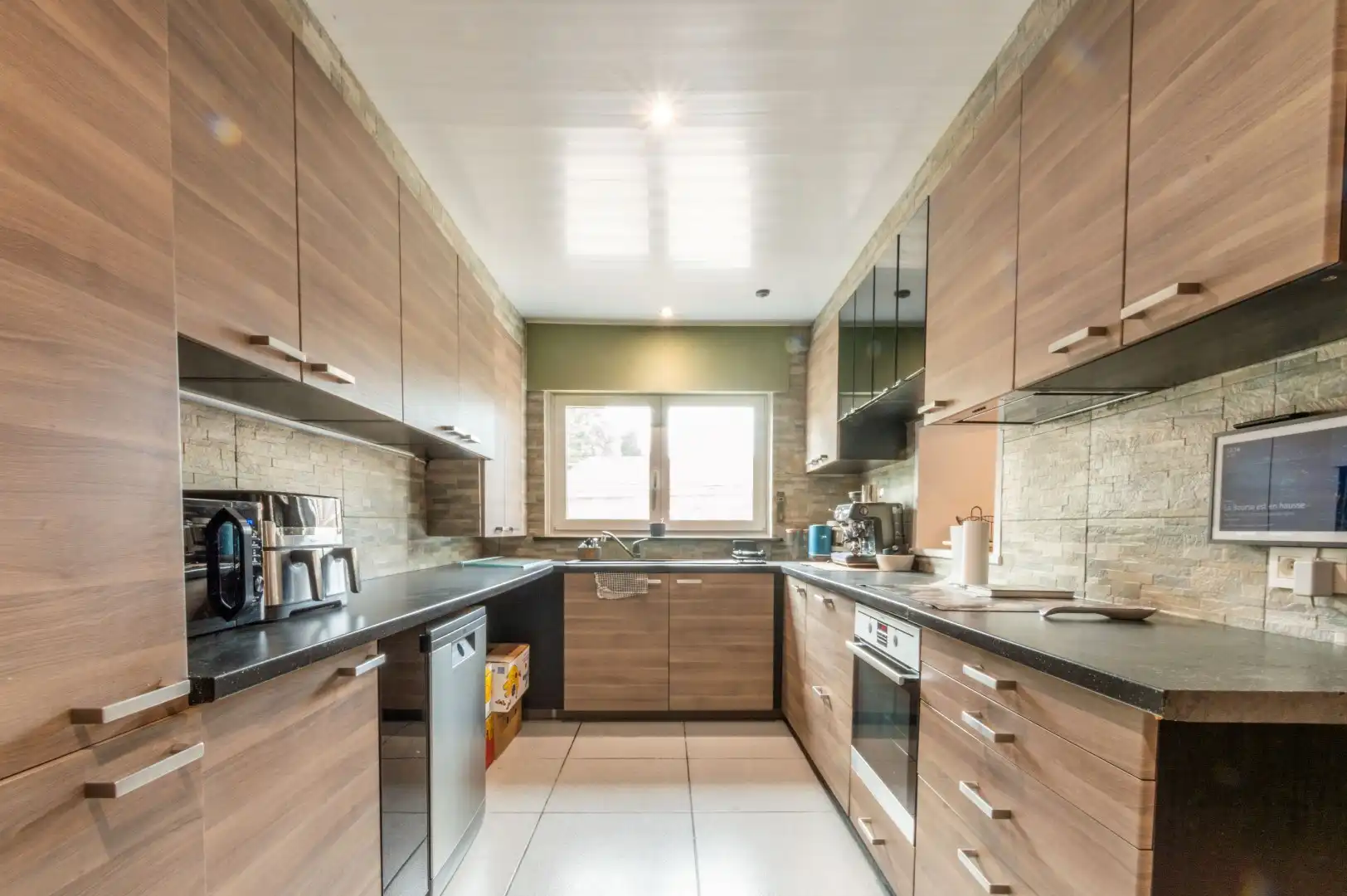 RUIME WONING MET 2-4 SLAAPKAMERS, GARAGE & TUIN ! foto 9