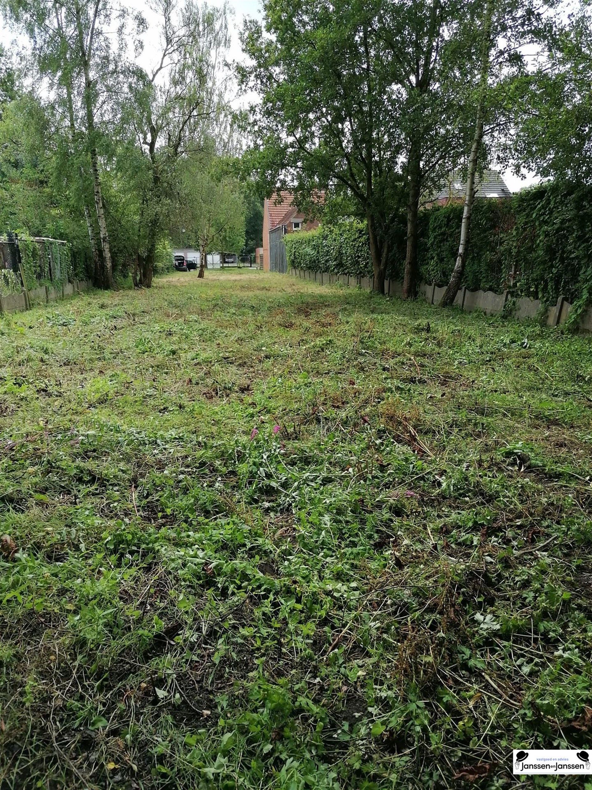 Bouwgrond gelegen nabij het centrum van Gooreind foto 3