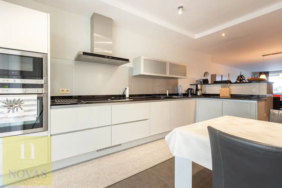 Toplocatie in Lommel, 2 slaapkamers, 33m² over 2 terrassen, heel luxueus foto {{pictureIndex}}