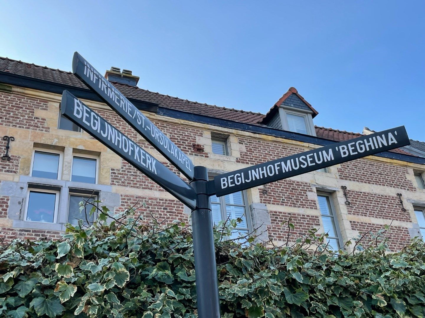 Authentiek begijnhofhuis gelegen aan het mooiste pleintje Begijnhof Tongeren, Onder de Linde foto 21