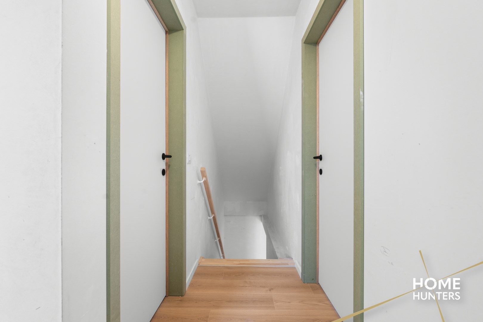 Halfopen nieuwbouwwoning in moderne stijl foto 10