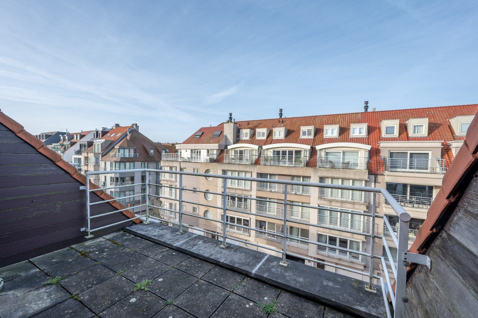 Zuid west gericht duplex met zonneterras centraal gelegen te Knokke foto 2