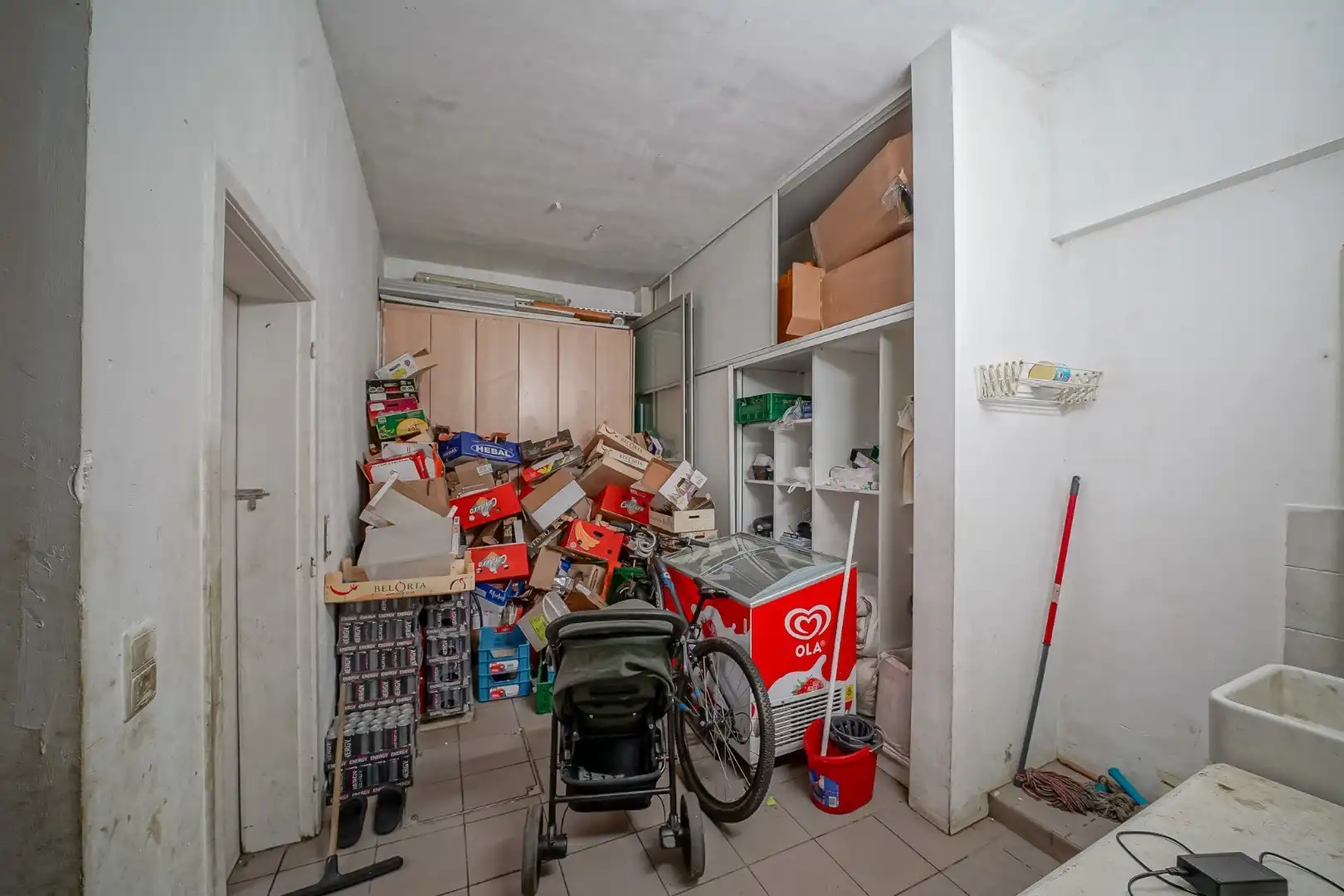 Handelsgelijkvloers met bureauruimte te Oostende foto 9