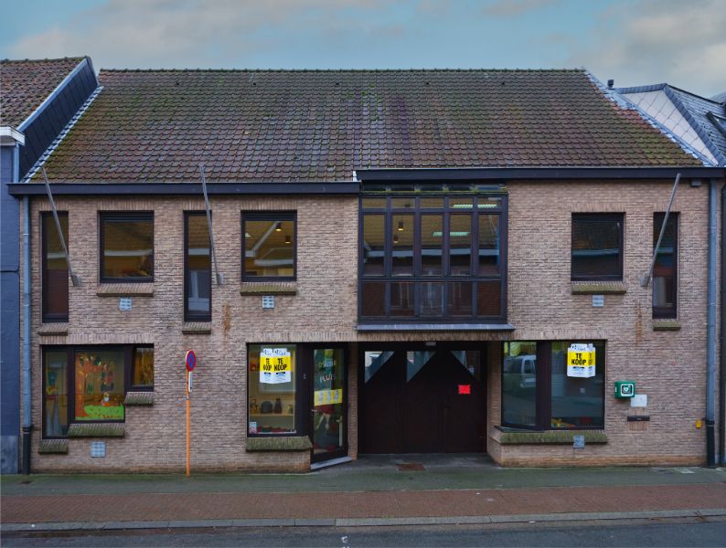 Polyvalent gebouw, momenteel buitenschoolse kinderopvang foto {{pictureIndex}}