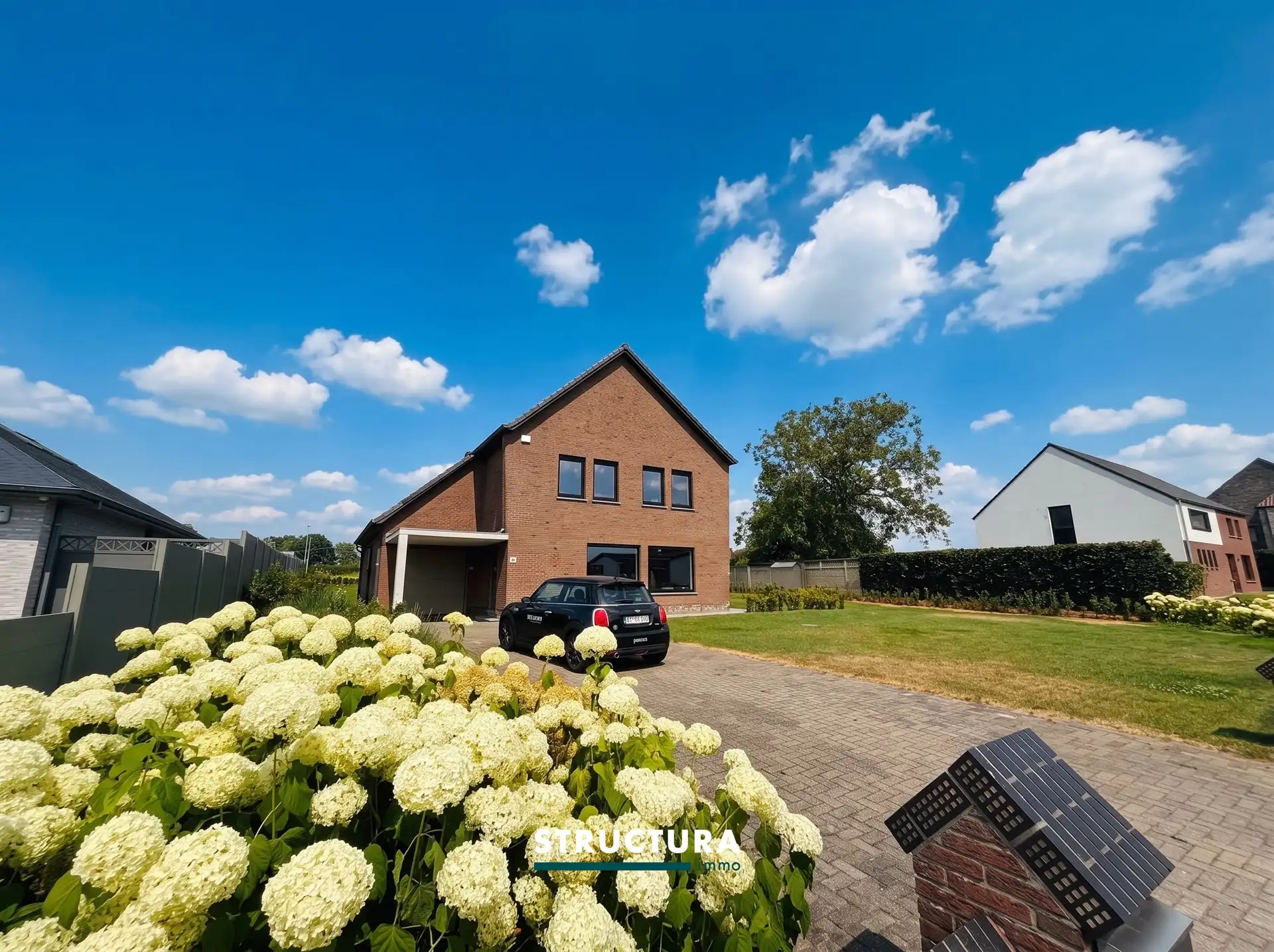 Volledig gerenoveerde woning gelegen op een rustige locatie foto {{pictureIndex}}