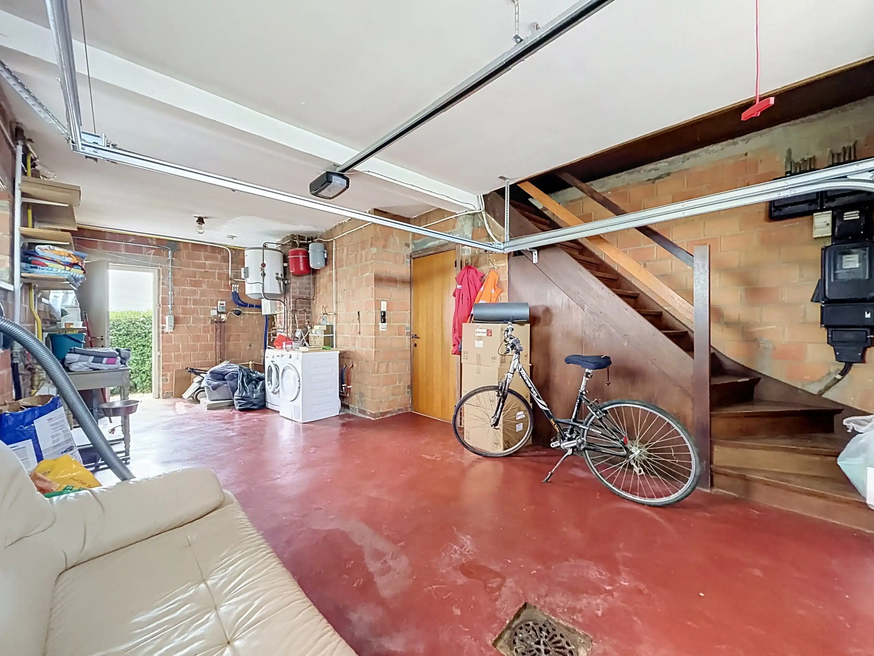 Landelijk gelegen gelijkvloerse villa te huur in Zonnebeke met 2 slaapkamers, garage, grote tuin en prachtig uitzicht! foto 15