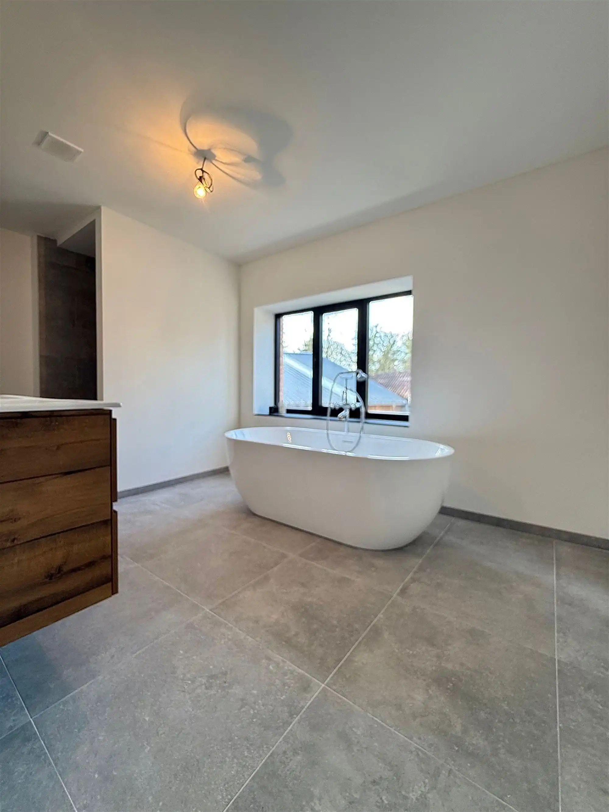 Ruime instapklare kwalitatief gerenoveerde WONING met 3 SLAAPKAMERS & TERRAS foto 16