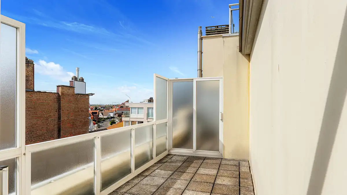 Appartement met veel potentieel: zon, zeezicht en rust foto 24