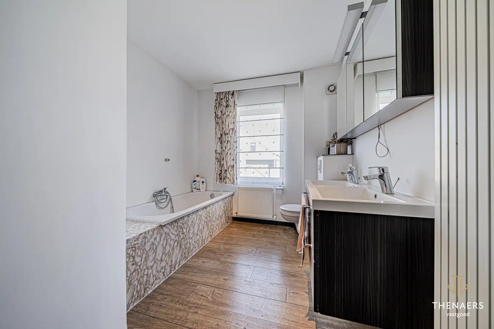 Karaktervolle en uitzonderlijk ruime woning met 5 slpks op&nbsp;een perceel van 36a 60ca. foto 27