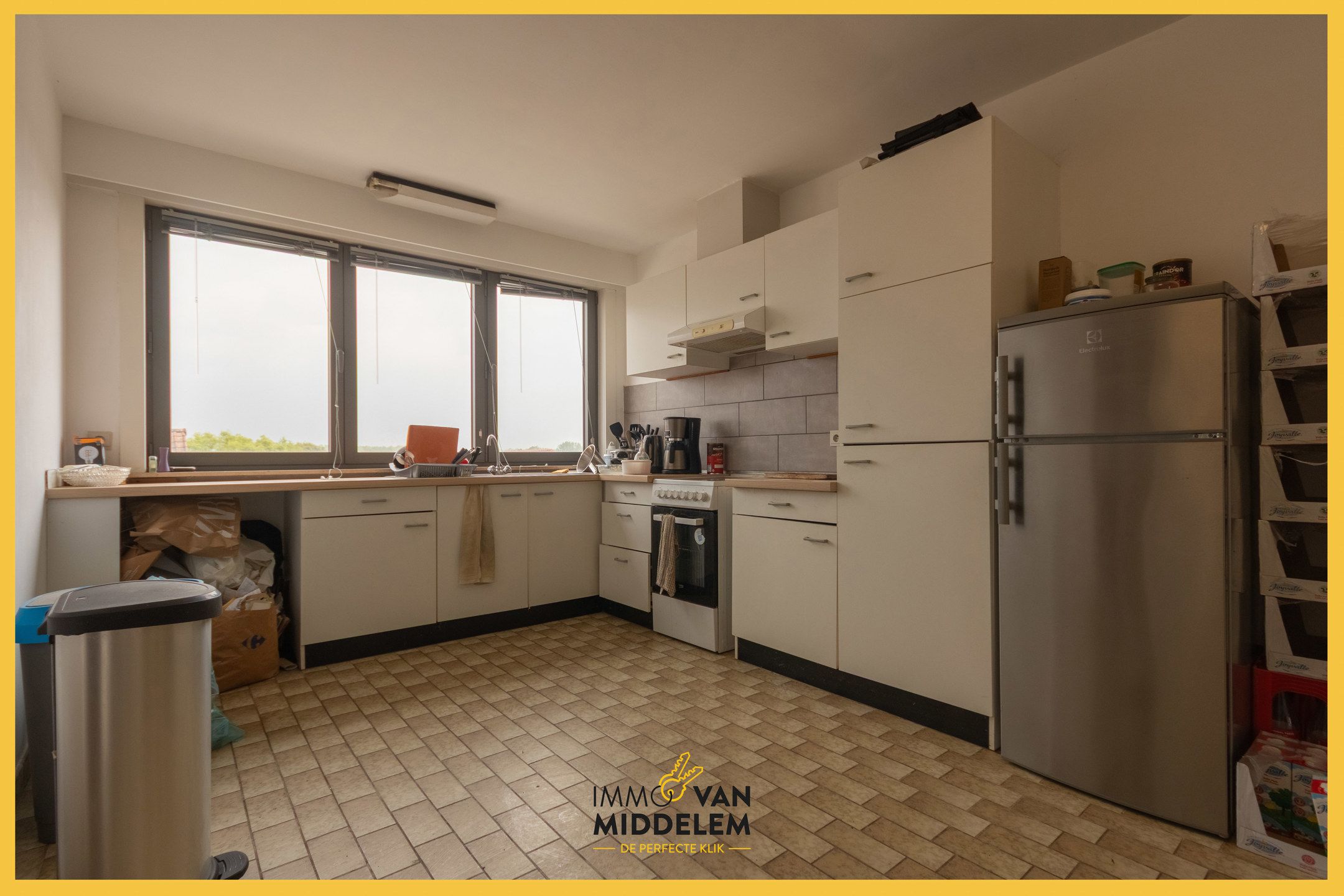 LICHTRIJK EN RUIM APPARTEMENT MET 2 KAMERS & GARAGE  foto 9